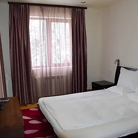 Hotel The 4*
